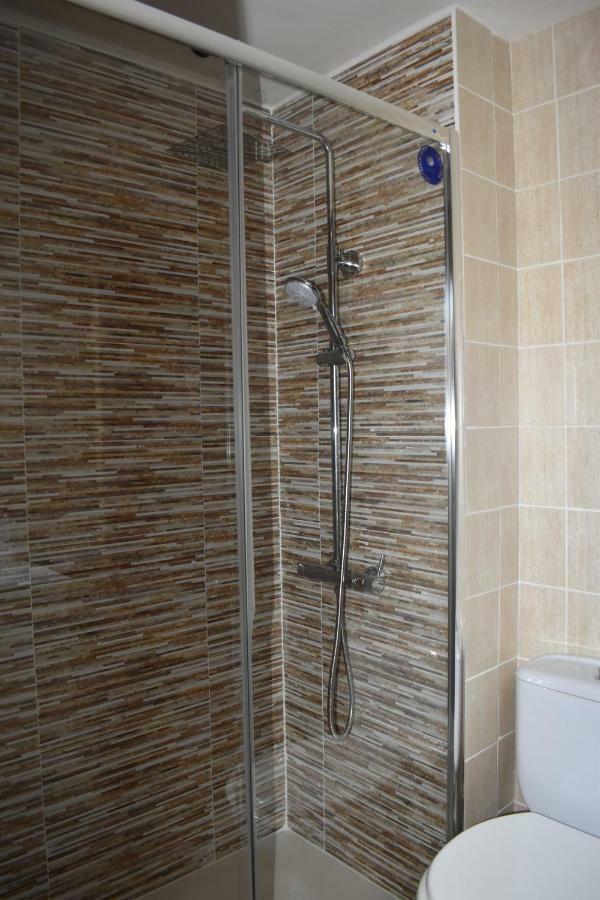 Magnolia, Habitacion Matrimonial Con Bano Uso Privado, En Casa Compartida Apartment Palafrugell Ngoại thất bức ảnh