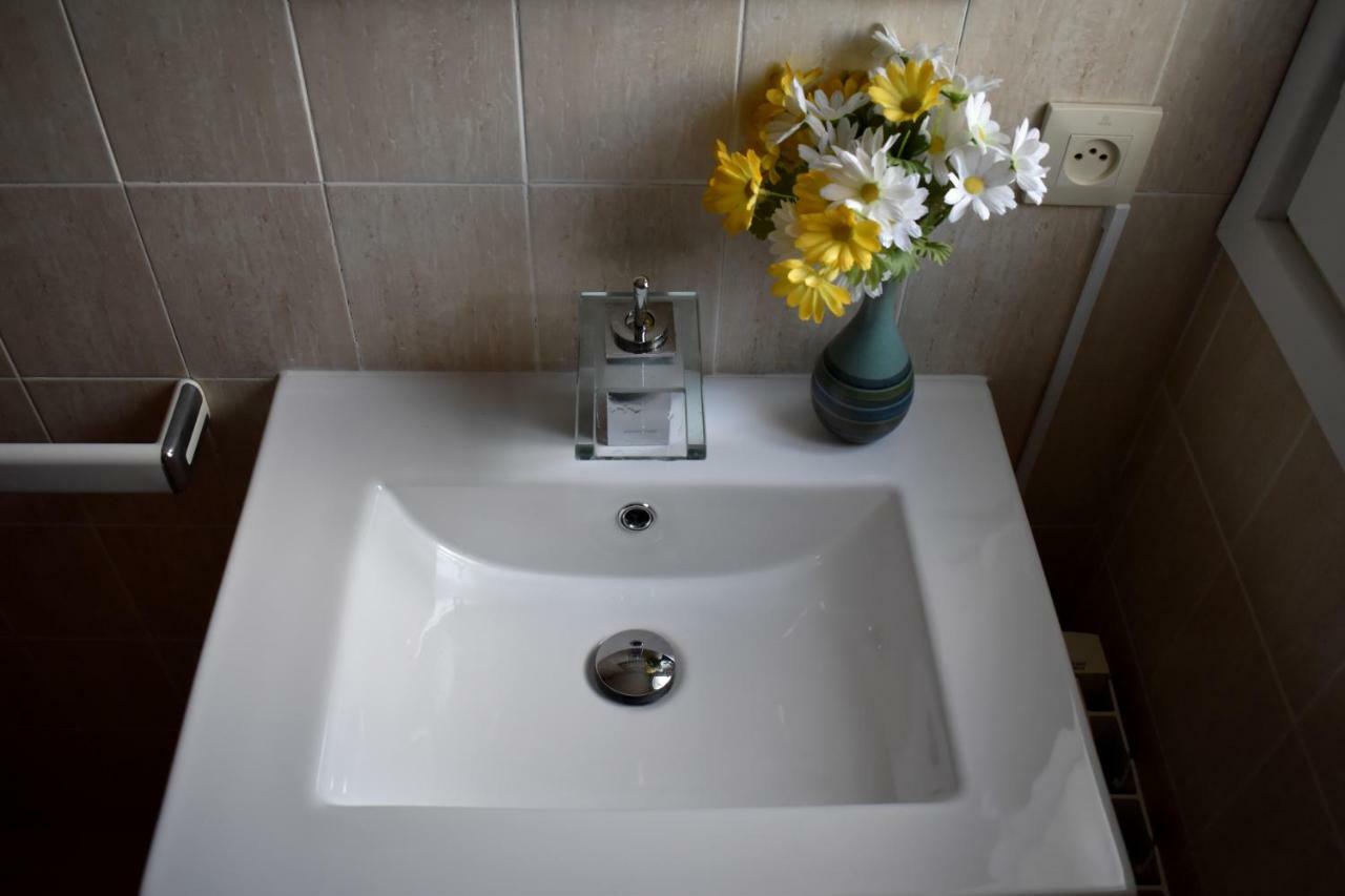Magnolia, Habitacion Matrimonial Con Bano Uso Privado, En Casa Compartida Apartment Palafrugell Ngoại thất bức ảnh