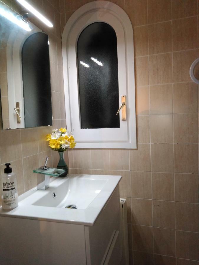 Magnolia, Habitacion Matrimonial Con Bano Uso Privado, En Casa Compartida Apartment Palafrugell Ngoại thất bức ảnh